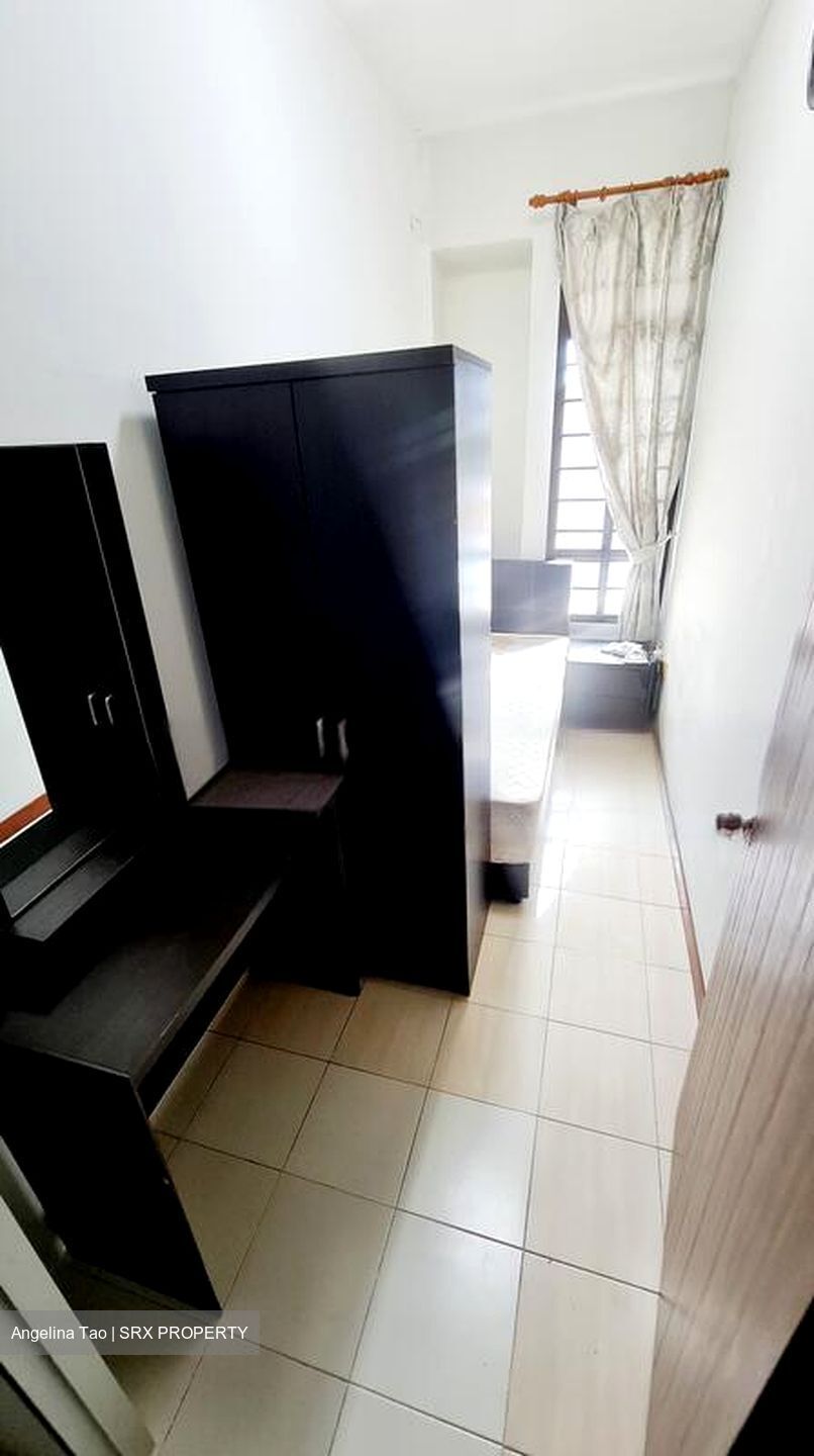 Sims Avenue (D14), Apartment #473019101